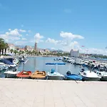 布兰卡公寓 *